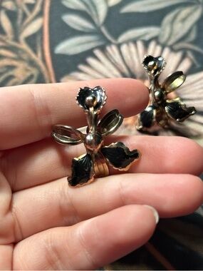 Vintage Floral Clip On Earrings Black Gold Tone Orchid/Calla Lily | Screw Back